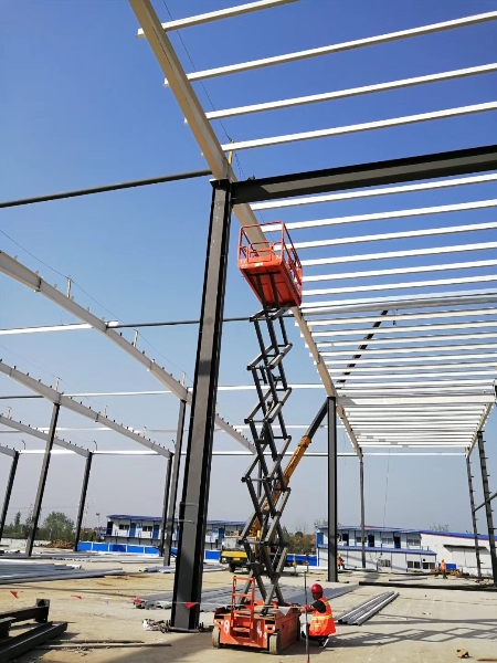 高空作業(yè)平臺(tái).jpg 高空作業(yè)平臺(tái).jpg